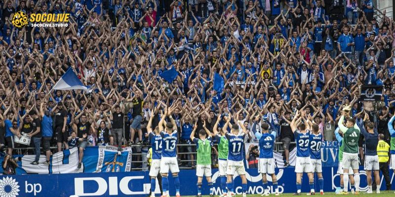 Real Oviedo ăn mừng chiến thắng quý giá trong cuộc đua trụ hạng La Liga